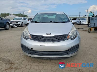 Piąte zdjęcie samochodu w środku: 2015 KIA RIO LX VIN:KNADM4A35F6457511 - miniatura