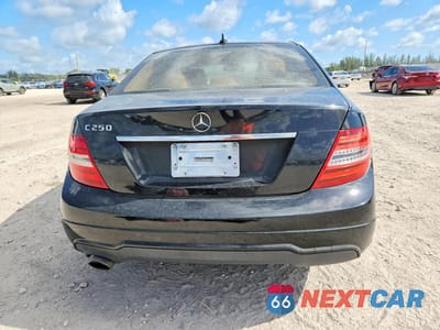 Zdjęcie 6 z 13 samochodu: 2014 MERCEDES-BENZ C 250 VIN:WDDGF4HBXEG233768 - miniatura