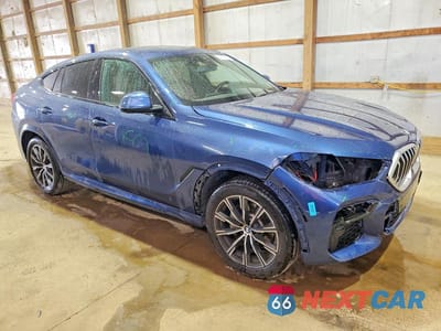 Czwarte zdjęcie samochodu z boku: 2021 BMW X6 XDRIVE40I VIN:5UXCY6C04M9G69704 - miniatura