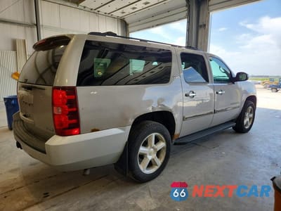Trzecie zdjęcie samochodu z tyłu: 2008 CHEVROLET SUBURBAN K1500 LS VIN:1GNFK16308J209909 - miniatura