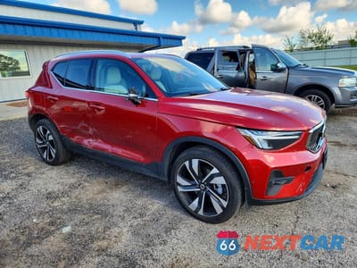 Czwarte zdjęcie samochodu z boku: 2024 VOLVO XC40 PLUS VIN:YV4L12UEXR2316791 - miniatura