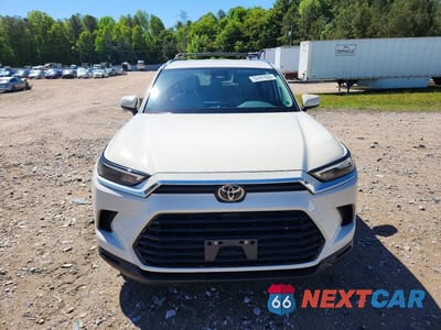 Piąte zdjęcie samochodu w środku: 2024 TOYOTA GRAND HIGHLANDER XLE VIN:5TDAAAB50RS069152 - miniatura