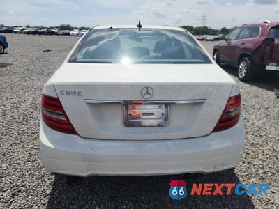 Zdjęcie 6 z 12 samochodu: 2012 MERCEDES-BENZ C 250 VIN:WDDGF4HBXCR203302 - miniatura