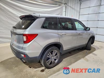 Trzecie zdjęcie samochodu z tyłu: 2020 HONDA PASSPORT EXL VIN:5FNYF8H50LB008850 - miniatura