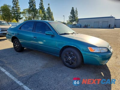 Czwarte zdjęcie samochodu z boku: 1998 TOYOTA CAMRY LE VIN:JT2BG22K6W0240248 - miniatura