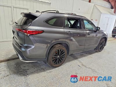 Trzecie zdjęcie samochodu z tyłu: 2023 TOYOTA HIGHLANDER VIN:5TDKDRBH6PS029238 - miniatura