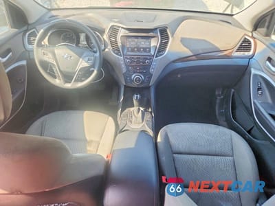 Zdjęcie 8 z 14 samochodu: 2017 HYUNDAI SANTA FE SE VIN:KM8SMDHF0HU221501 - miniatura
