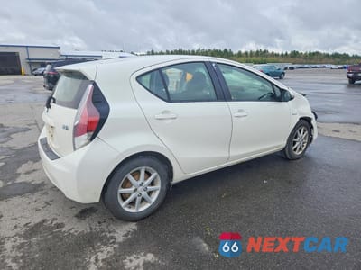Trzecie zdjęcie samochodu z tyłu: 2015 TOYOTA PRIUS C THREE VIN:JTDKDTB34F1112065 - miniatura