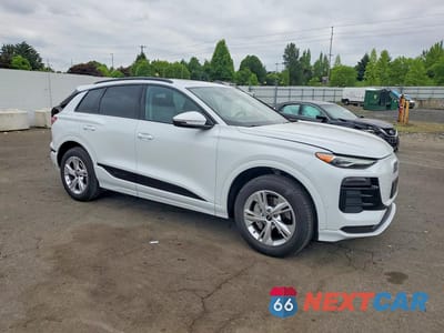 Czwarte zdjęcie samochodu z boku: 2025 AUDI Q6 E-TRON PREMIUM VIN:WA112BGF9SA021196 - miniatura
