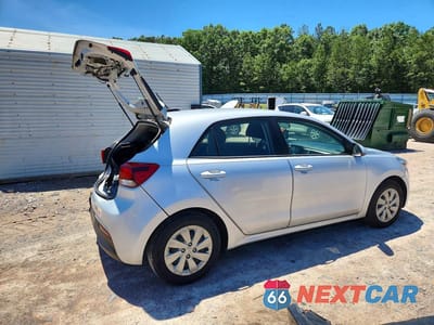 Trzecie zdjęcie samochodu z tyłu: 2020 KIA RIO 5-DOOR S VIN:3KPA25AD4LE352880 - miniatura