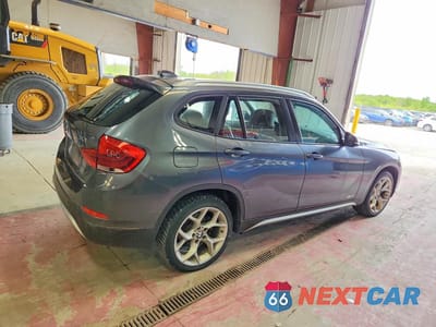 Trzecie zdjęcie samochodu z tyłu: 2015 BMW X1 XDRIVE28I VIN:WBAVL1C54FVY29690 - miniatura