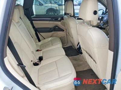 Zdjęcie 10 z 12 samochodu: 2013 PORSCHE CAYENNE VIN:WP1AA2A26DLA00021 - miniatura