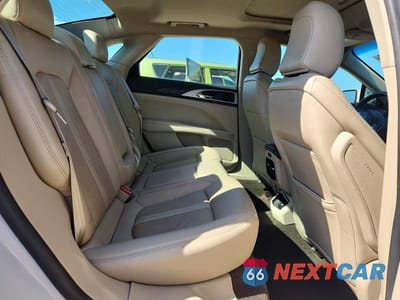 Zdjęcie 10 z 12 samochodu: 2020 LINCOLN MKZ RESERVE VIN:3LN6L5F91LR611059 - miniatura