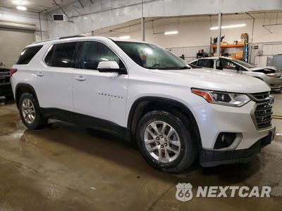 Czwarte zdjęcie samochodu z boku: 2018 CHEVROLET TRAVERSE LT VIN:1GNEVGKW2JJ260307 - miniatura