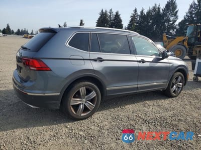 Trzecie zdjęcie samochodu z tyłu: 2020 VOLKSWAGEN TIGUAN SE VIN:3VV2B7AX1LM058757 - miniatura