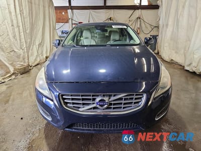 Piąte zdjęcie samochodu w środku: 2013 VOLVO S60 T5 VIN:YV1612FH4D2217300 - miniatura