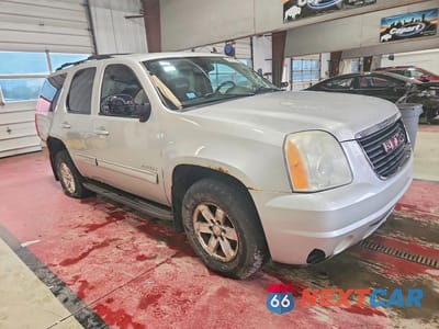 Czwarte zdjęcie samochodu z boku: 2010 GMC YUKON SLT VIN:1GKUKCE07AR216824 - miniatura