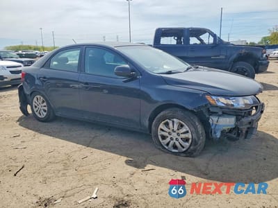 Czwarte zdjęcie samochodu z boku: 2013 KIA FORTE EX VIN:KNAFU4A2XD5721969 - miniatura