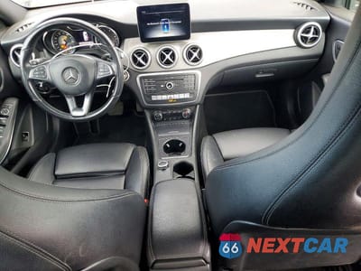 Zdjęcie 8 z 13 samochodu: 2019 MERCEDES-BENZ CLA 250 VIN:WDDSJ4EB8KN737420 - miniatura