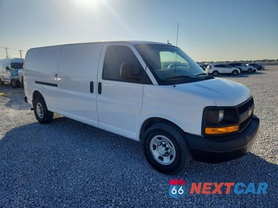 Czwarte zdjęcie samochodu z boku: 2015 CHEVROLET EXPRESS 3500 CARGO DELIVERY VAN VIN:1GCZGUCG5F1273618 - miniatura