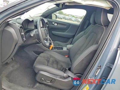 Zdjęcie 7 z 13 samochodu: 2023 VOLVO XC40 RECHARGE PLUS VIN:YV4ED3UL8P2076156 - miniatura