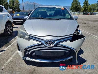 Piąte zdjęcie samochodu w środku: 2015 TOYOTA YARIS 5-DOOR LE VIN:VNKKTUD31FA022577 - miniatura