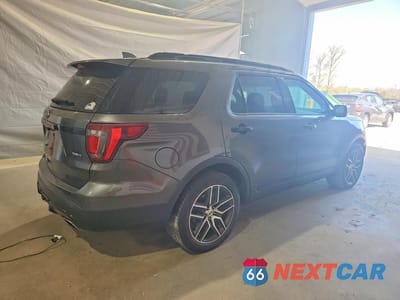 Trzecie zdjęcie samochodu z tyłu: 2016 FORD EXPLORER SPORT VIN:1FM5K8GT6GGB20610 - miniatura