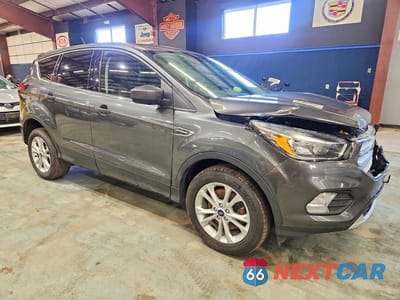 Czwarte zdjęcie samochodu z boku: 2019 FORD ESCAPE SE VIN:1FMCU9GDXKUB42782 - miniatura