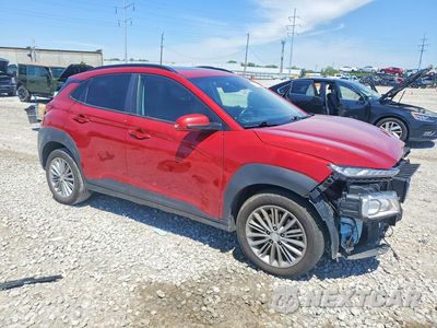 Czwarte zdjęcie samochodu z boku: 2020 HYUNDAI KONA SEL PLUS VIN:KM8K6CAA6LU539117 - miniatura