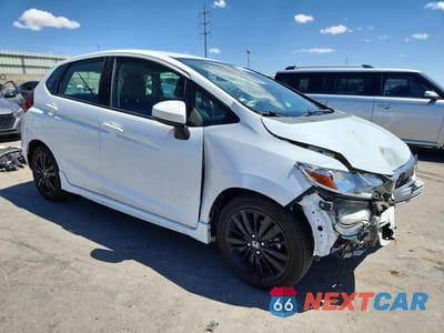 Czwarte zdjęcie samochodu z boku: 2018 HONDA FIT DX-A VIN:3HGGK5H75JM729215 - miniatura