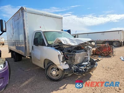 Czwarte zdjęcie samochodu z boku: 2024 CHEVROLET EXPRESS G4500 BOX TRUCK VIN:1HA6GVC7XRN003768 - miniatura