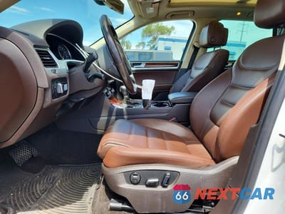 Zdjęcie 7 z 13 samochodu: 2014 VOLKSWAGEN TOUAREG V6 TDI VIN:WVGEP9BP2ED015093 - miniatura