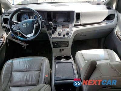 Zdjęcie 8 z 13 samochodu: 2017 TOYOTA SIENNA XLE PREMIUM 7-PASSENGER VIN:5TDDZ3DC2HS161164 - miniatura