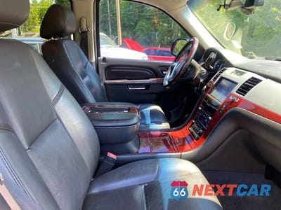 Piąte zdjęcie samochodu w środku: 2013 CADILLAC ESCALADE ESV LUXURY VIN:1GYS4HEF3DR246822 - miniatura