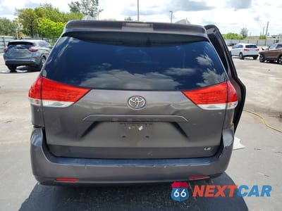 Zdjęcie 6 z 13 samochodu: 2013 TOYOTA SIENNA LE VIN:5TDKK3DC1DS378386 - miniatura