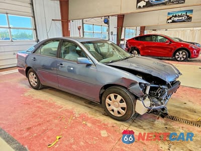 Czwarte zdjęcie samochodu z boku: 2004 TOYOTA CAMRY LE VIN:4T1BE32K44U913882 - miniatura