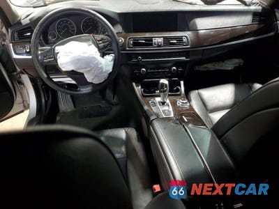 Zdjęcie 8 z 12 samochodu: 2013 BMW 528 XI VIN:WBAXH5C59DD115137 - miniatura