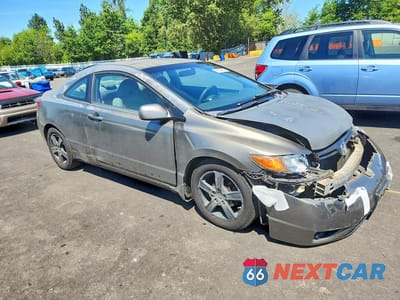 Czwarte zdjęcie samochodu z boku: 2008 HONDA CIVIC LX VIN:2HGFG12618H515921 - miniatura