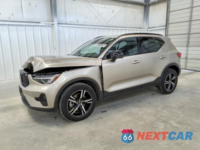2024 VOLVO XC40 CORE YV4L12UKXR2323438 - główne zdjęcie licytacji z USA - miniatura