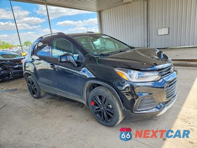 Czwarte zdjęcie samochodu z boku: 2020 CHEVROLET TRAX 1LT VIN:KL7CJPSB0LB335265 - miniatura