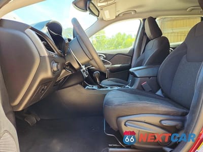 Zdjęcie 7 z 13 samochodu: 2021 JEEP CHEROKEE LATITUDE VIN:1C4PJLCBXMD155812 - miniatura