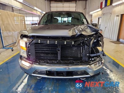Piąte zdjęcie samochodu w środku: 2021 FORD F150 SUPERCREW VIN:1FTFW1E86MFC81818 - miniatura