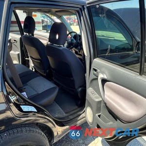Zdjęcie 6 z 10 samochodu: 2004 TOYOTA RAV4 BASE VIN:JTEHD20V046013733 - miniatura