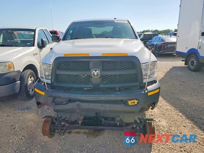 Piąte zdjęcie samochodu w środku: 2016 RAM 2500 ST VIN:3C6UR4CJ0GG309340 - miniatura