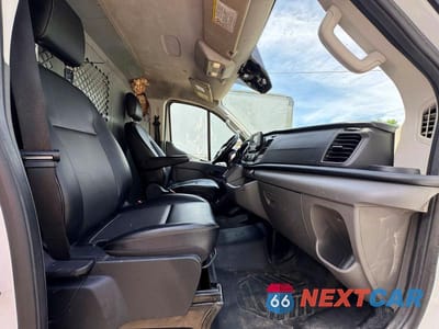 Piąte zdjęcie samochodu w środku: 2021 FORD TRANSIT T-150 VIN:1FTYE1Y83MKA02436 - miniatura