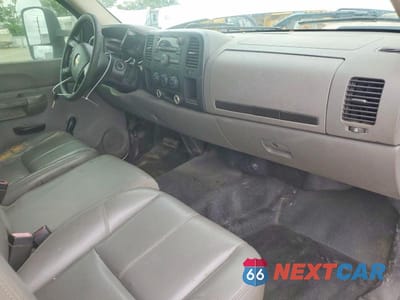 Zdjęcie 8 z 12 samochodu: 2008 CHEVROLET SILVERADO C3500 VIN:1GBHC34KX8E129759 - miniatura