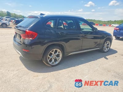 Trzecie zdjęcie samochodu z tyłu: 2014 BMW X1 XDRIVE28I VIN:WBAVL1C55EVY17028 - miniatura
