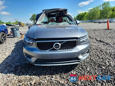 Piąte zdjęcie samochodu w środku: 2019 VOLVO XC40 T5 MOMENTUM VIN:YV4162UK4K2048275 - miniatura