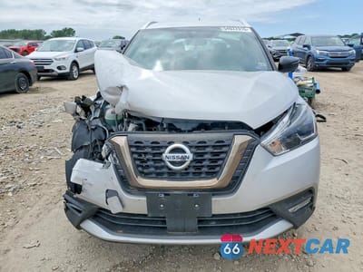 Piąte zdjęcie samochodu w środku: 2020 NISSAN KICKS SR VIN:3N1CP5DV4LL503035 - miniatura