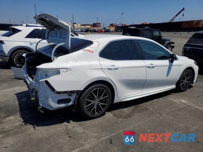Trzecie zdjęcie samochodu z tyłu: 2024 TOYOTA CAMRY HYBRID SE VIN:4T1S31AK2RU077489 - miniatura